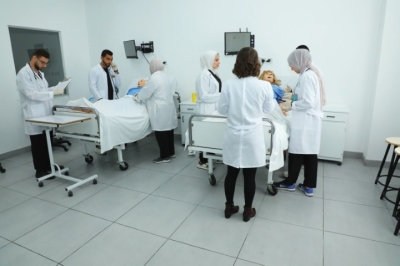 جامعة العلوم التطبيقية ترفع طاقتها إلى 18 ألف طالب وتقدم منح تشجيعية للمتميزين