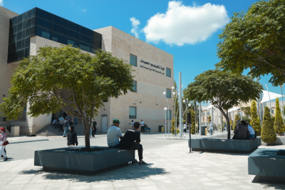 جامعة العلوم التطبيقية ترفع طاقتها إلى 18 ألف طالب وتقدم منح تشجيعية للمتميزين