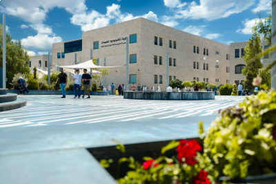 جامعة العلوم التطبيقية ترفع طاقتها إلى 18 ألف طالب وتقدم منح تشجيعية للمتميزين