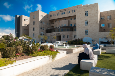 جامعة العلوم التطبيقية ترفع طاقتها إلى 18 ألف طالب وتقدم منح تشجيعية للمتميزين