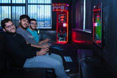 جامعة العلوم التطبيقية ترفع طاقتها إلى 18 ألف طالب وتقدم منح تشجيعية للمتميزين