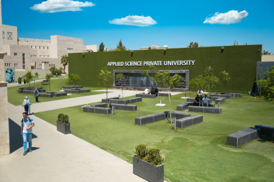 جامعة العلوم التطبيقية ترفع طاقتها إلى 18 ألف طالب وتقدم منح تشجيعية للمتميزين