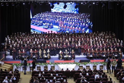 جامعة الشرق الأوسط تحتفل بتخريج فوج العشرين في الذكرى العشرين لتأسيسها