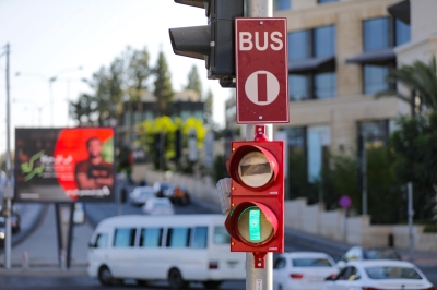 رؤوس إشارات ضوئية خاصة بالباص السريع - صور