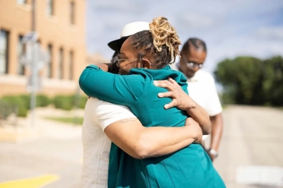 براءة أمريكي من جريمة قتل بعد 27 عاماً في السجن