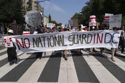 سكان واشنطن يحتجون ويطالبون بخروج الحرس الوطني من المدينة - صور