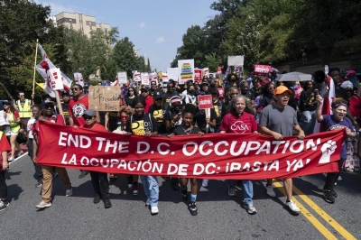 سكان واشنطن يحتجون ويطالبون بخروج الحرس الوطني من المدينة - صور