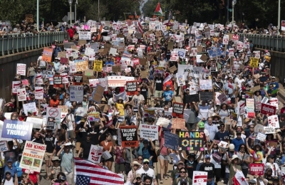 سكان واشنطن يحتجون ويطالبون بخروج الحرس الوطني من المدينة - صور