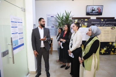 طلبة صيدلة (عمان العربية) يقدّمون توصيات لتعزيز الاستخدام الآمن للدواء