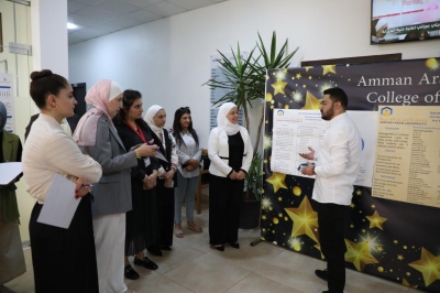 طلبة صيدلة (عمان العربية) يقدّمون توصيات لتعزيز الاستخدام الآمن للدواء