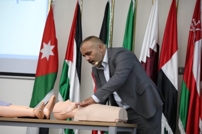 جامعة عمان العربية تعقد محاضرة تدريبية حول دعم الحياة الأساسي للإسعافات الأولية