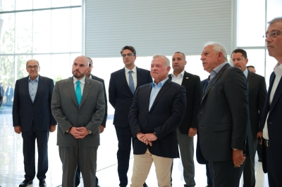 الملك يزور الشركة الأردنية لتدريب الطيران - صور