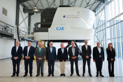 الملك يزور الشركة الأردنية لتدريب الطيران - صور