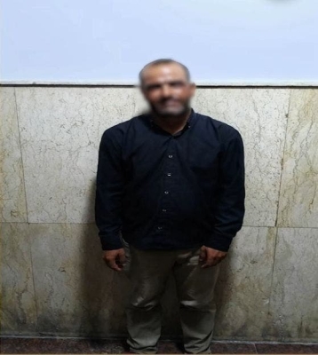 المتهم بشنق الكلب بعد ضبطه من قبل السطات