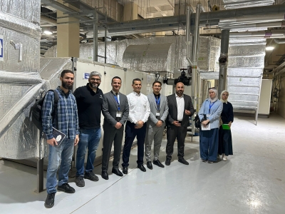 طلبة كلية الصيدلة في جامعة الزيتونة يبدأون برنامجهم التدريبي في مصنع الشركة الدولية للدواء