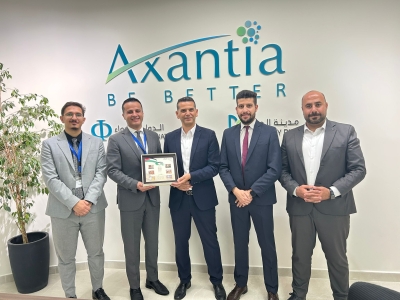 طلبة كلية الصيدلة في جامعة الزيتونة يبدأون برنامجهم التدريبي في مصنع الشركة الدولية للدواء