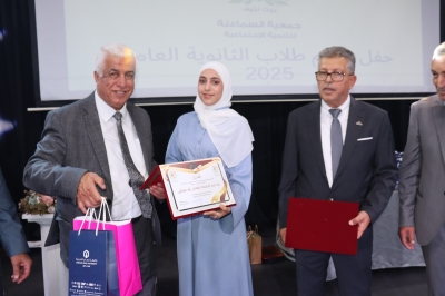 جامعة عمان العربية تحتفي بالطلبة المتفوقين وتستعرض تخصصاتها الجديدة في مدارس الحصاد - صور
