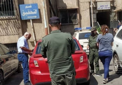 سورية تهاجم شرطي بسبب انتمائه للطائفة العلوية- فيديو