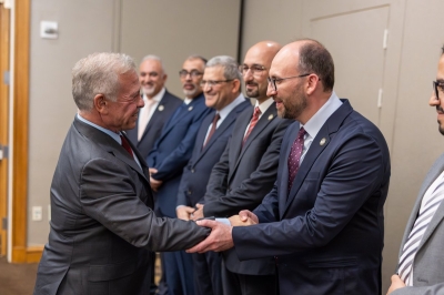 الملك يجتمع في نيويورك بأعضاء جمعية الأطباء الأردنية الأمريكية