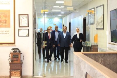 نفاع يقدم التهاني للداوود .