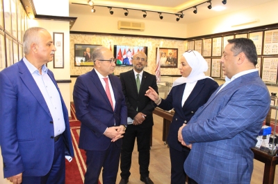 نفاع يقدم التهاني للداوود .