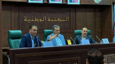 الطبيب مصطفى المعايطة يشهر كتاب ( لاجلك باح الصخر في الجنوب )  - صور 