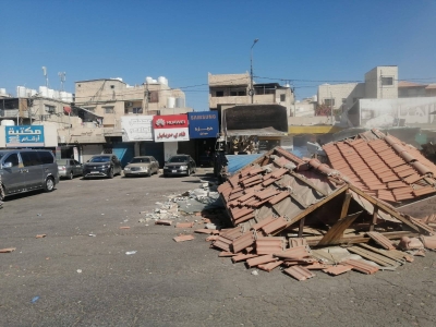 بالصور.. بلدية الزرقاء تزيل أكشاكًا وبسطات في «المجمع القديم»