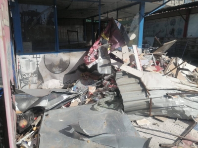 بالصور.. بلدية الزرقاء تزيل أكشاكًا وبسطات في «المجمع القديم»