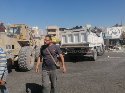 بالصور.. بلدية الزرقاء تزيل أكشاكًا وبسطات في «المجمع القديم»