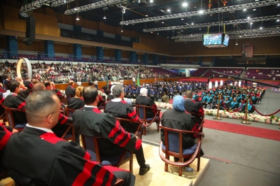 بالصور .. أ.د.حمدان يرعى احتفال عمان الاهلية لليوم الثاني بتخريج طلبة الفصل الصيفي من الفوج 32