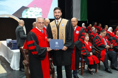 بالصور .. أ.د.حمدان يرعى احتفال عمان الاهلية لليوم الثاني بتخريج طلبة الفصل الصيفي من الفوج 32