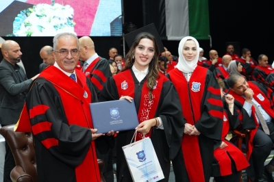 بالصور .. أ.د.حمدان يرعى احتفال عمان الاهلية لليوم الثاني بتخريج طلبة الفصل الصيفي من الفوج 32