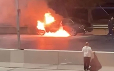 اندلاع حريق بسيارة مرسيدس على طريق المطار