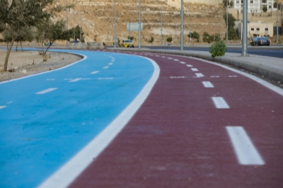أمانة عمان  تنفذ ممشى في شارع الستين بمنطقة زهران -  صور