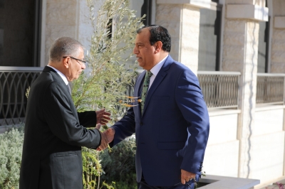 الدكتور محمد القضاه طلب والدكتور احمد العبادي اعطى ... (أيمن العطاري) & (راية العبادي)