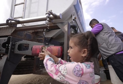 بدعم من وكالة الإمارات للمساعدات الدولية.. الإمارات تعزز إمدادات المياه المحلاة في غزة