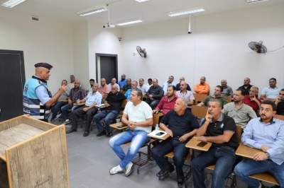 جامعة عمان العربية تعقد دورة تدريبية لسائقي الحافلات بالتعاون مع المعهد المروري