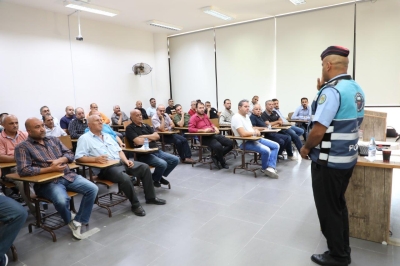 جامعة عمان العربية تعقد دورة تدريبية لسائقي الحافلات بالتعاون مع المعهد المروري