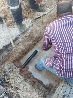 وزارة المياه تزيل اعتداءات على شبكات المياه بعدة مناطق بالأردن