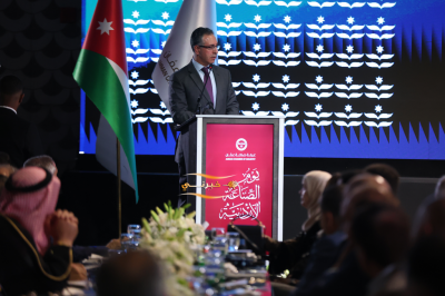 مندوبا عن الملك.. رئيس الوزراء يرعى الاحتفال بيوم الصناعة الأردنية