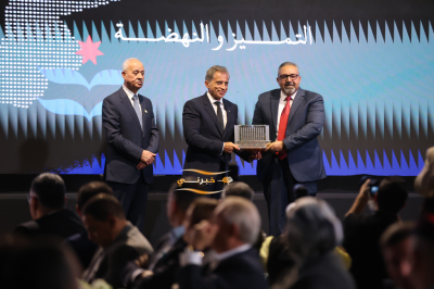 مندوبا عن الملك.. رئيس الوزراء يرعى الاحتفال بيوم الصناعة الأردنية