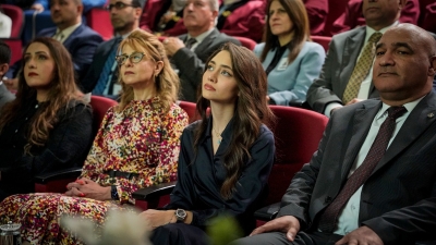 الأميرة جليلة بنت علي ترعى حفل تخريج برامج دبلوم ودورات تدريبية في (الشرق الأوسط) - صور