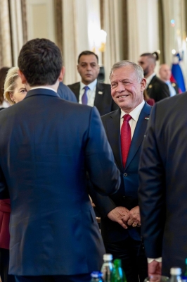 الملك يدعو لضمان التزام جميع الأطراف باتفاق إنهاء الحرب في غزة