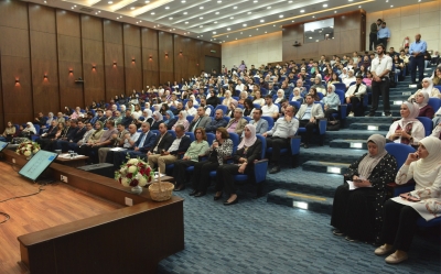 رئيس جامعة البترا يلتقي الطلبة المستجدين للعام الجامعي 2025/2026