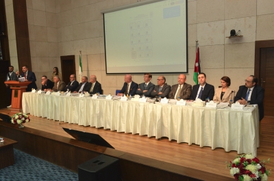 رئيس جامعة البترا يلتقي الطلبة المستجدين للعام الجامعي 2025/2026