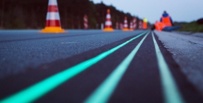 الطرق المتوهجة .. ما هي وكيف خفضت من الحوادث الليلية؟ -  صور