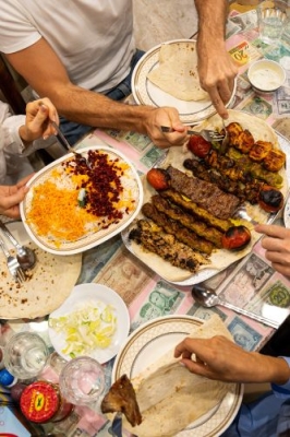 جولة الطعام التراثية في دبي القديمة ضمن أفضل تجارب السفر  لعام 2026 بحسب تصنيف لونلي بلانيت