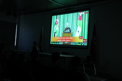جامعة الشرق الأوسط تبث خطاب العرش السامي وتناقش دلالاته الوطنية والسياسية بين طلبتها
