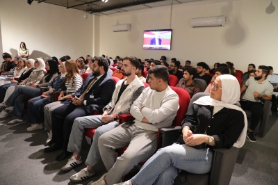 جامعة الشرق الأوسط تبث خطاب العرش السامي وتناقش دلالاته الوطنية والسياسية بين طلبتها