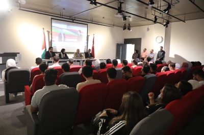 جامعة الشرق الأوسط تبث خطاب العرش السامي وتناقش دلالاته الوطنية والسياسية بين طلبتها